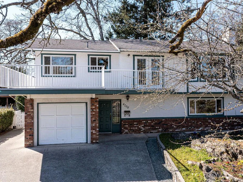 4208 Morris Drive, Saanich BC V8X 4G8
