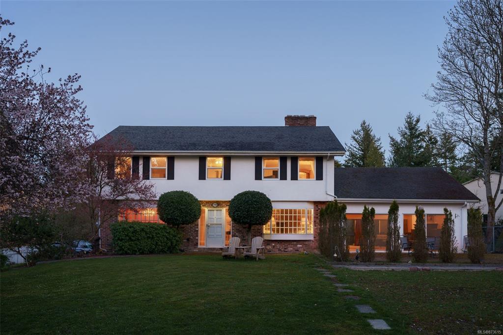 1908 Ferndale Road, Saanich, BC, V8N 2Y3