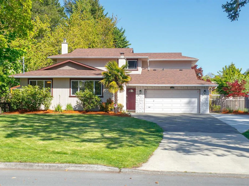 4453 Torquay Drive, Saanich BC V8N 3L3