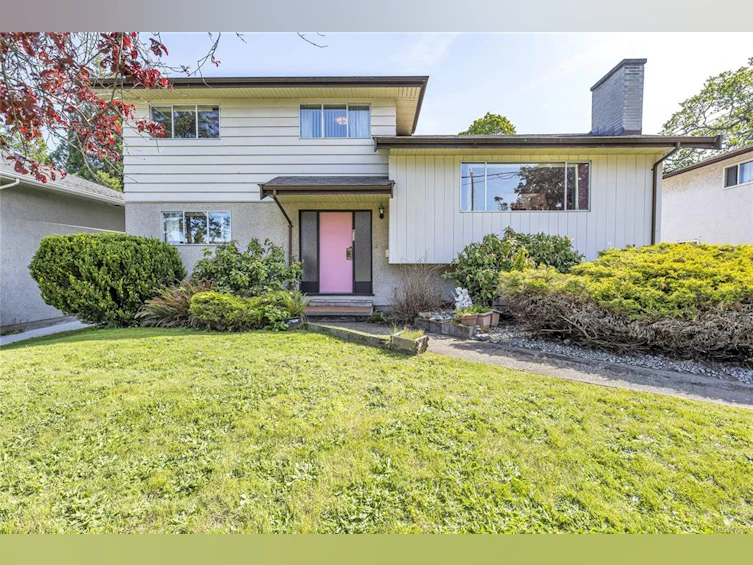 933 Shearwater Street, Esquimalt, BC, V9A 4V3