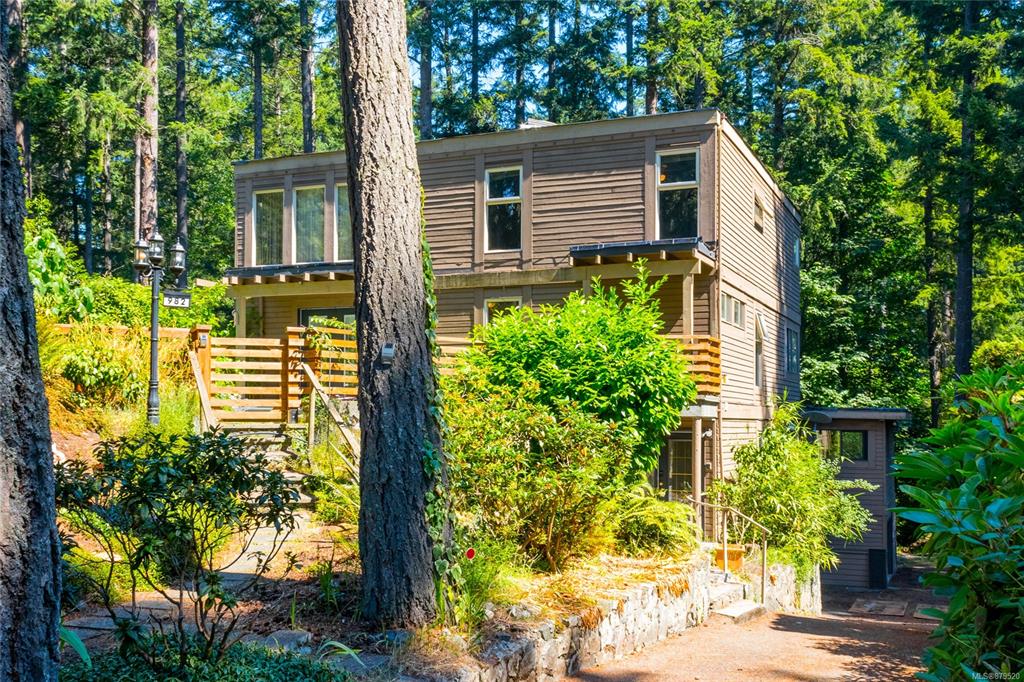 982 Owlwood Place, Saanich, BC, V8X 4T3