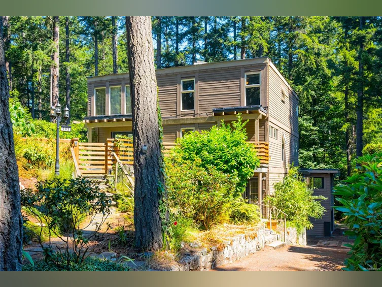982 Owlwood Place, Saanich, BC, V8X 4T3