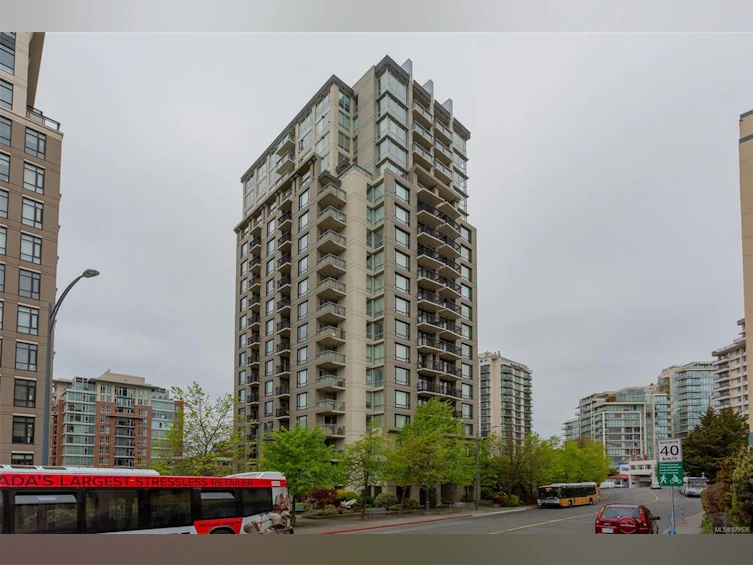 1903-751 Fairfield Road, Victoria, BC, V8W 4A4