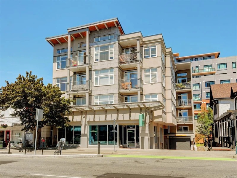 204 - 1022 Fort Street, Victoria BC V8V 3K4