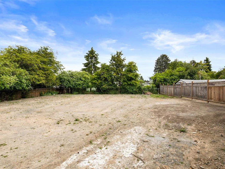 1888 Ventura Way, Saanich, BC, V8N 3X9 - 4
