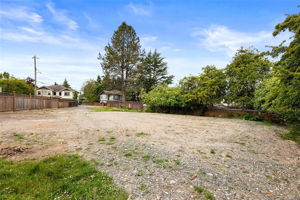1888 Ventura Way, Saanich, BC, V8N 3X9 - 5