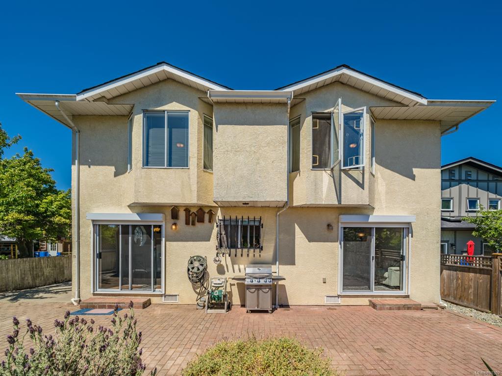 1755 Newton Street, Saanich, BC, V8R 2R1 - 2