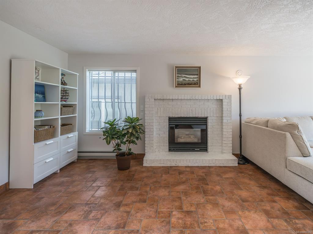 1755 Newton Street, Saanich, BC, V8R 2R1 - 6