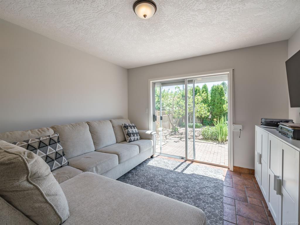 1755 Newton Street, Saanich, BC, V8R 2R1 - 8