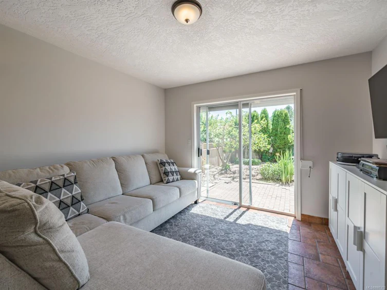1755 Newton Street, Saanich, BC, V8R 2R1 - 8