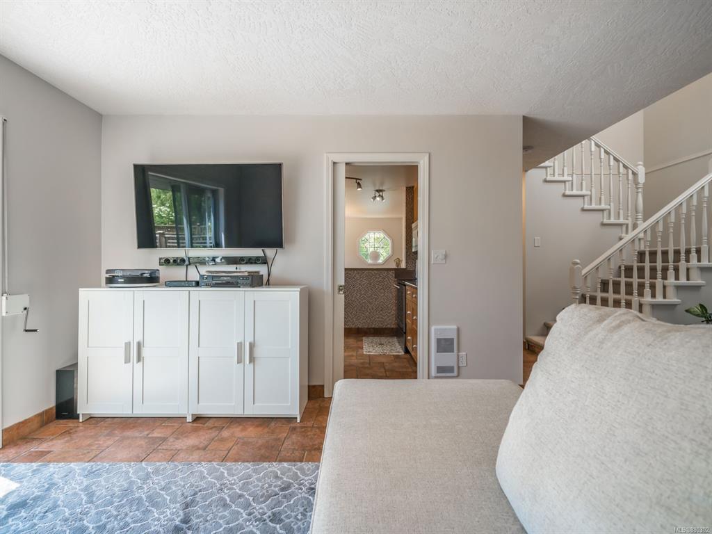 1755 Newton Street, Saanich, BC, V8R 2R1 - 9