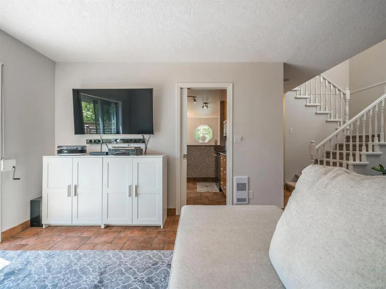 1755 Newton Street, Saanich, BC, V8R 2R1 - 9