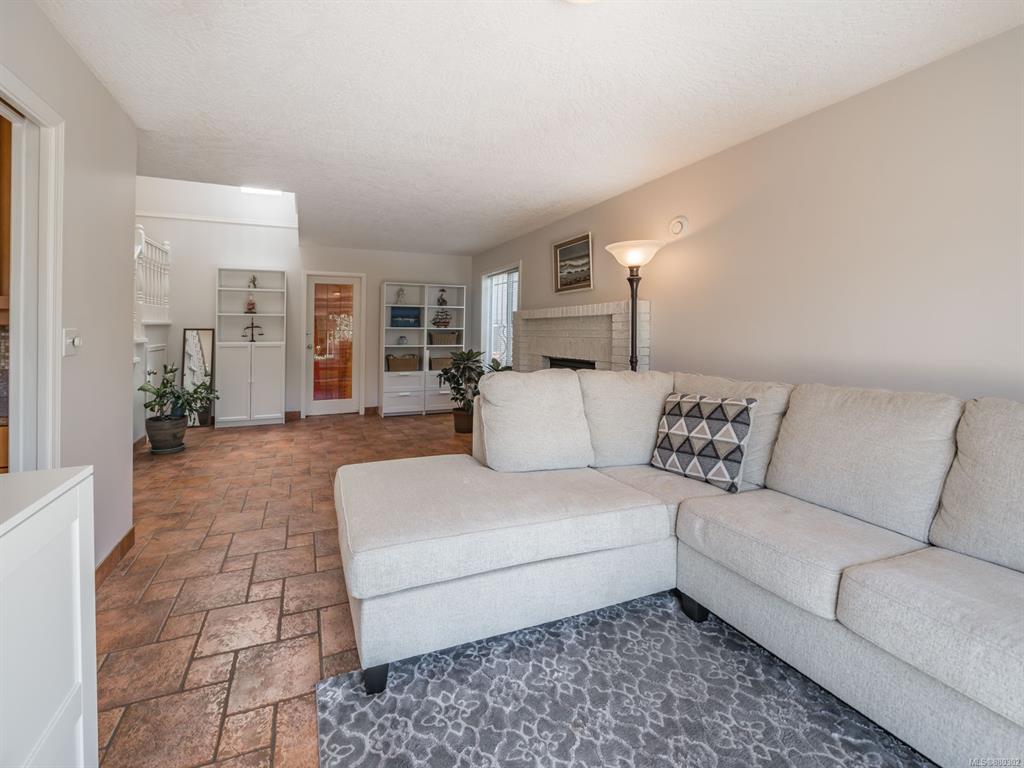 1755 Newton Street, Saanich, BC, V8R 2R1 - 10