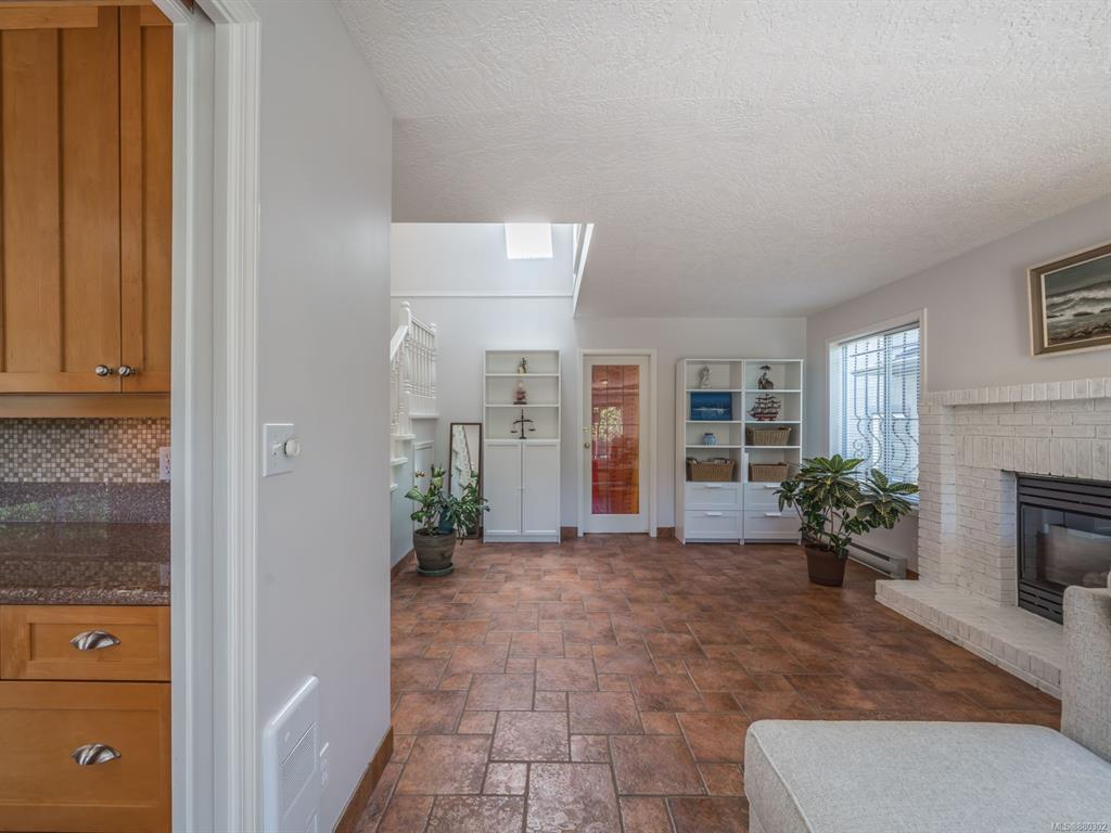 1755 Newton Street, Saanich, BC, V8R 2R1 - 12