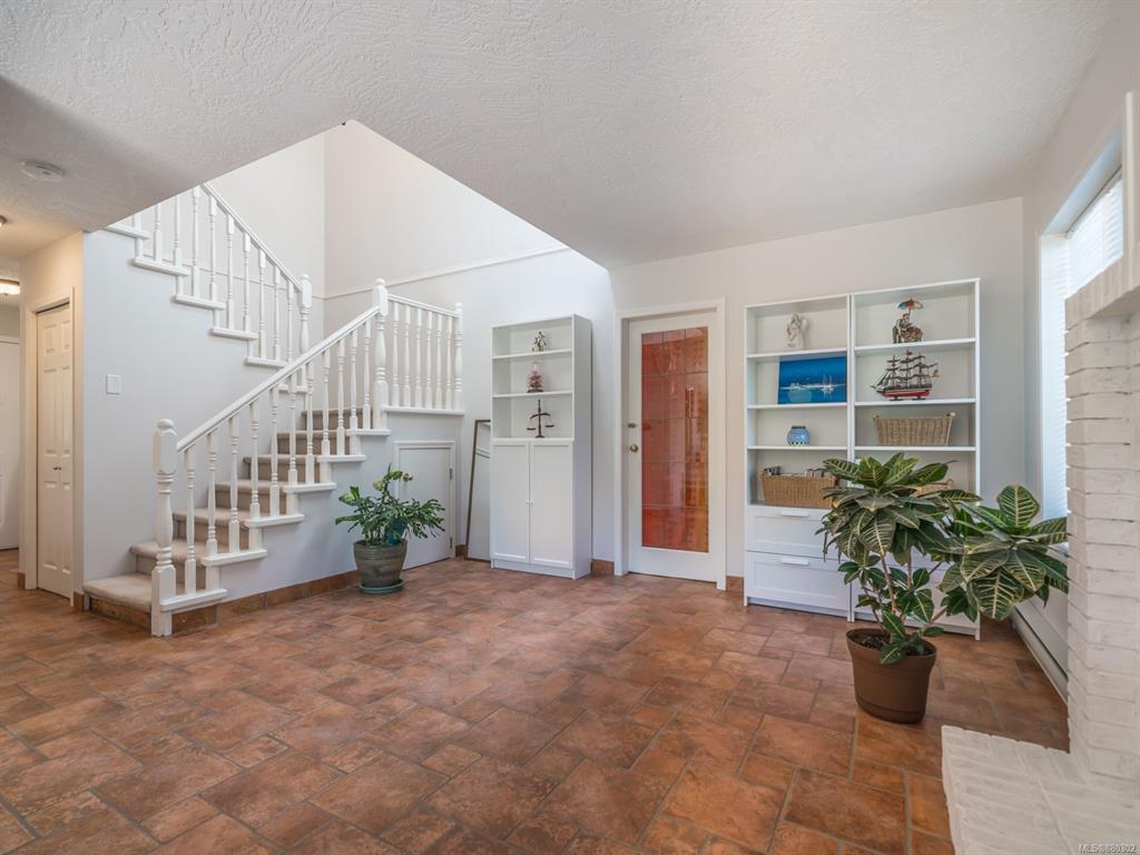 1755 Newton Street, Saanich, BC, V8R 2R1 - 16