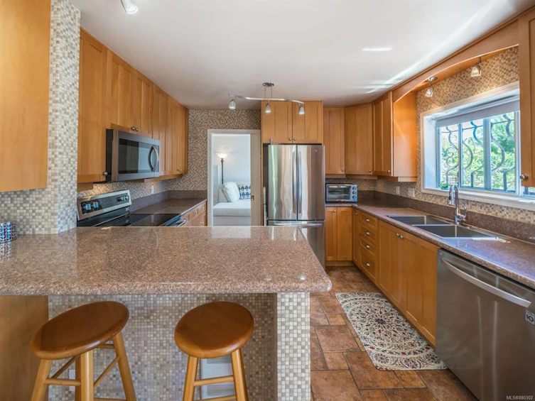 1755 Newton Street, Saanich, BC, V8R 2R1 - 17