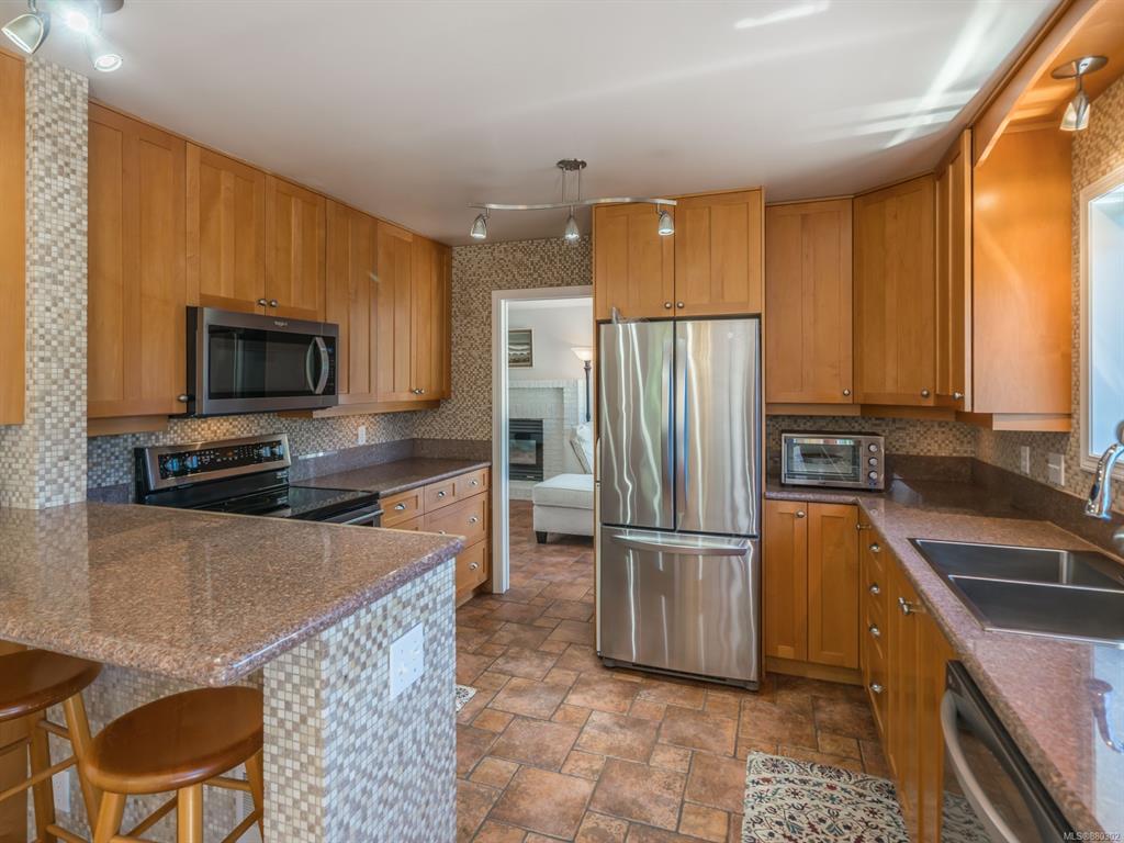 1755 Newton Street, Saanich, BC, V8R 2R1 - 18