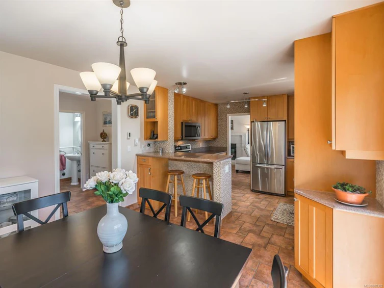 1755 Newton Street, Saanich, BC, V8R 2R1 - 19