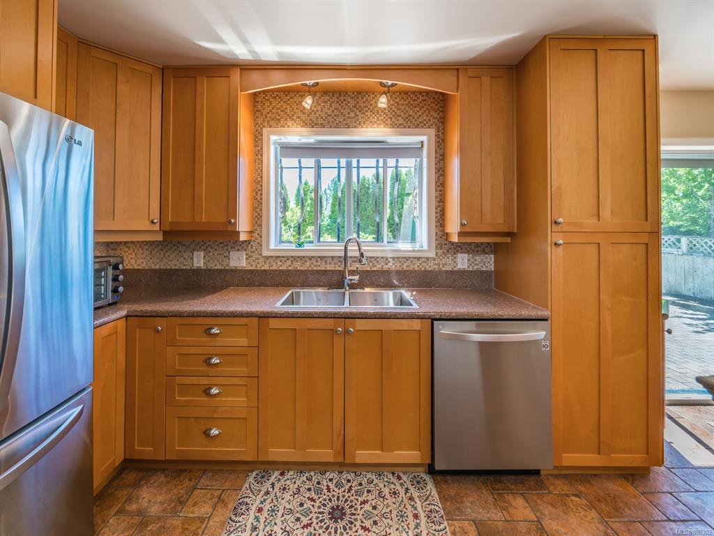 1755 Newton Street, Saanich, BC, V8R 2R1 - 22