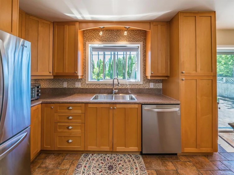 1755 Newton Street, Saanich, BC, V8R 2R1 - 22
