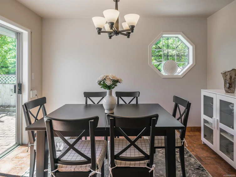 1755 Newton Street, Saanich, BC, V8R 2R1 - 23