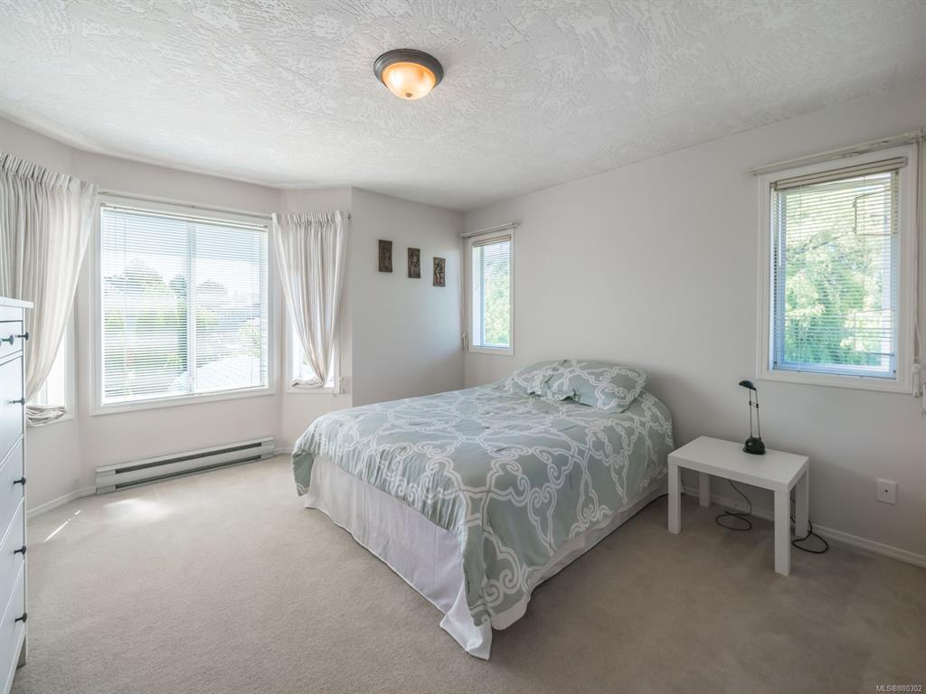 1755 Newton Street, Saanich, BC, V8R 2R1 - 27