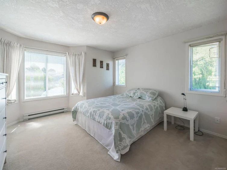 1755 Newton Street, Saanich, BC, V8R 2R1 - 27