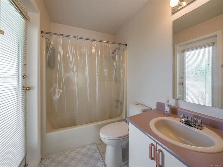 1755 Newton Street, Saanich, BC, V8R 2R1 - 28