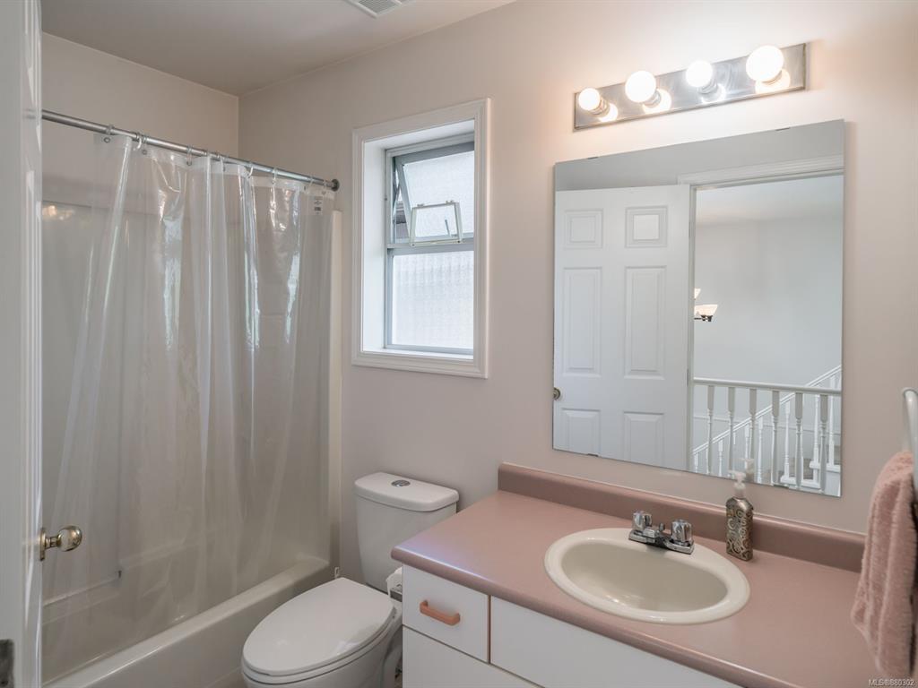 1755 Newton Street, Saanich, BC, V8R 2R1 - 31