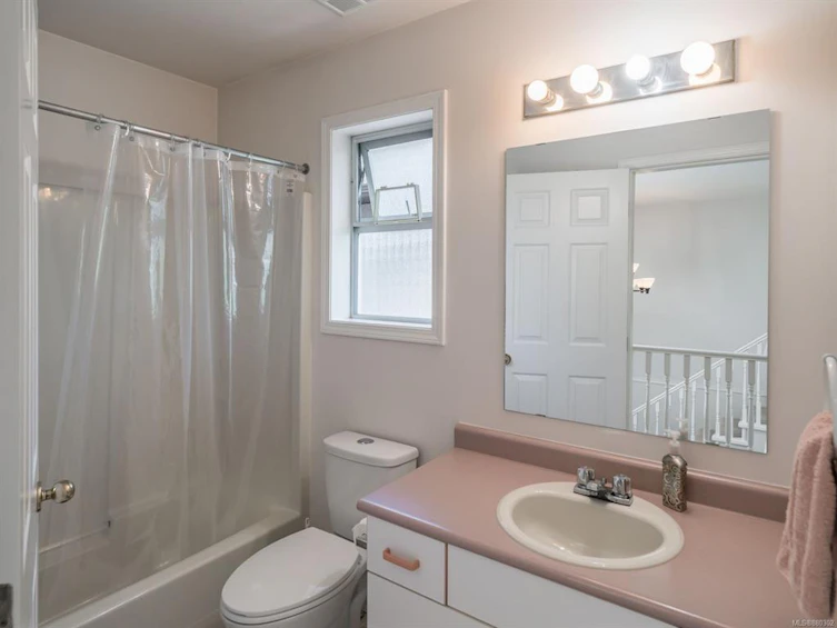 1755 Newton Street, Saanich, BC, V8R 2R1 - 31