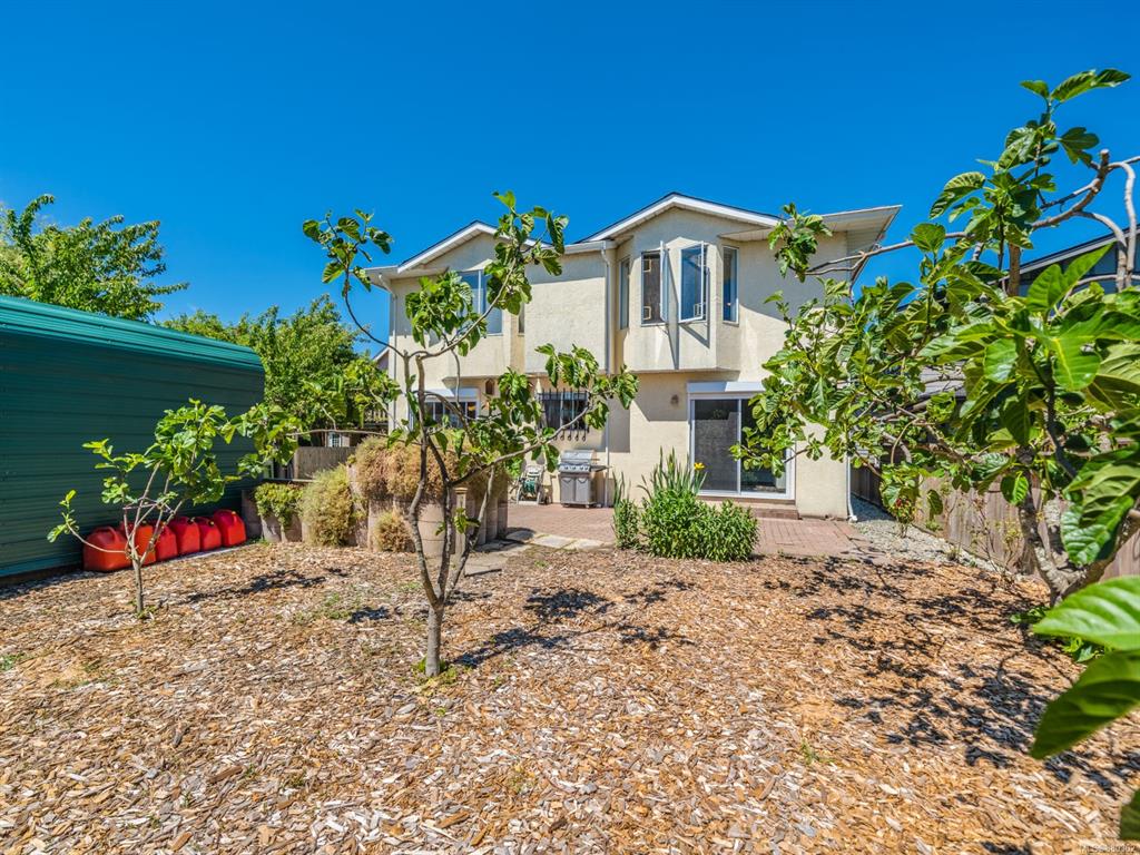 1755 Newton Street, Saanich, BC, V8R 2R1 - 33