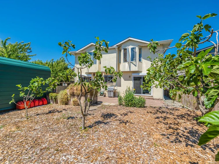 1755 Newton Street, Saanich, BC, V8R 2R1 - 33