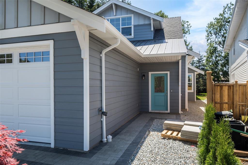 10214 Robinia Place, Sidney, BC, V8L 4M3 - 2