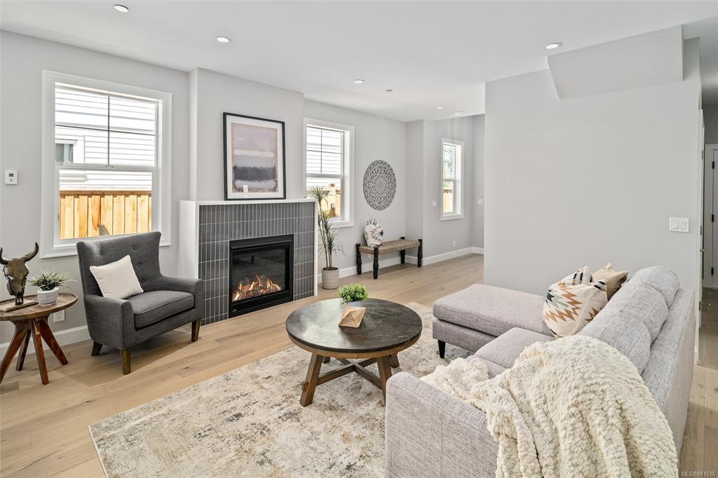 10214 Robinia Place, Sidney, BC, V8L 4M3 - 4