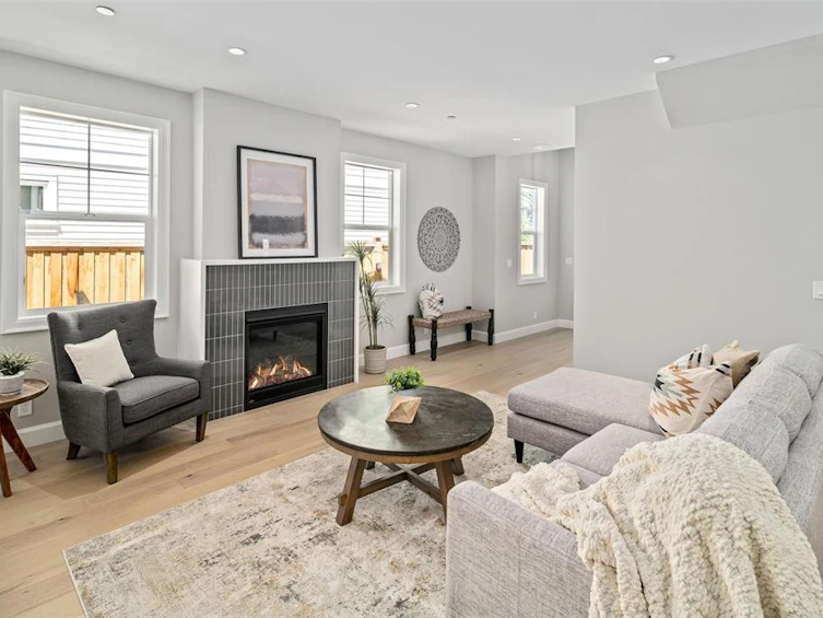 10214 Robinia Place, Sidney, BC, V8L 4M3 - 4
