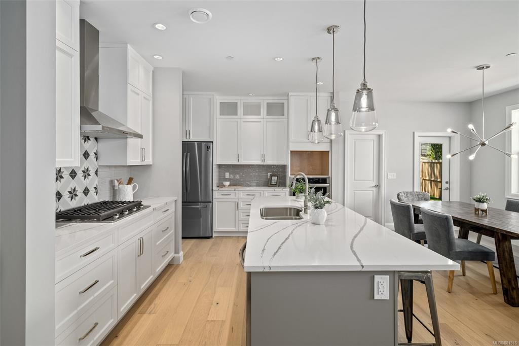 10214 Robinia Place, Sidney, BC, V8L 4M3 - 9