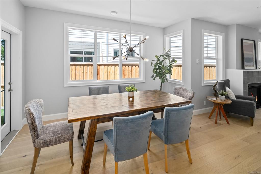 10214 Robinia Place, Sidney, BC, V8L 4M3 - 14