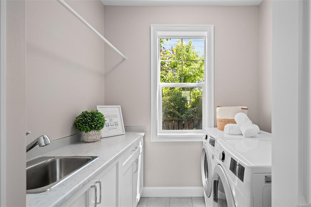 10214 Robinia Place, Sidney, BC, V8L 4M3 - 23
