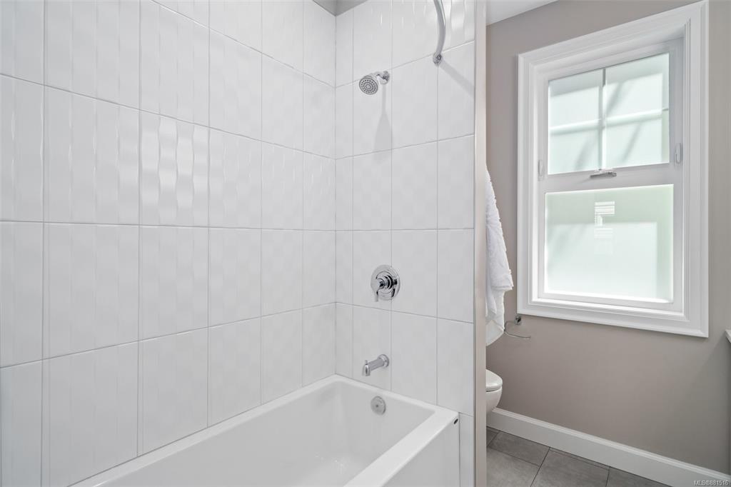 10214 Robinia Place, Sidney, BC, V8L 4M3 - 26