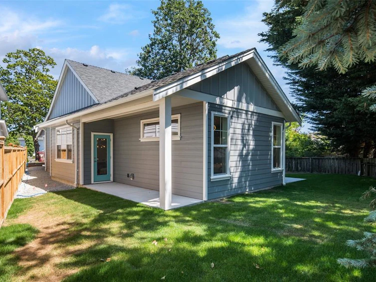 10214 Robinia Place, Sidney, BC, V8L 4M3 - 33