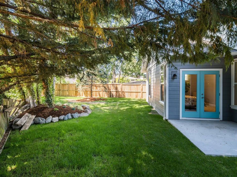 10214 Robinia Place, Sidney, BC, V8L 4M3 - 38