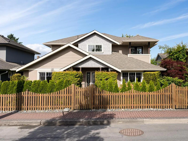 9652 Fifth Street, Sidney BC V8L 2W8