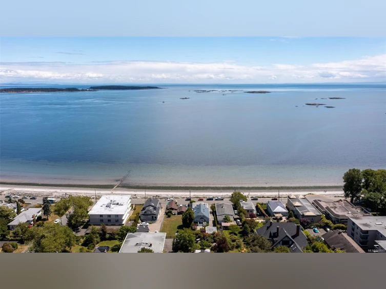 2422 Esplanade Road, Oak Bay, BC, V8R 2W2