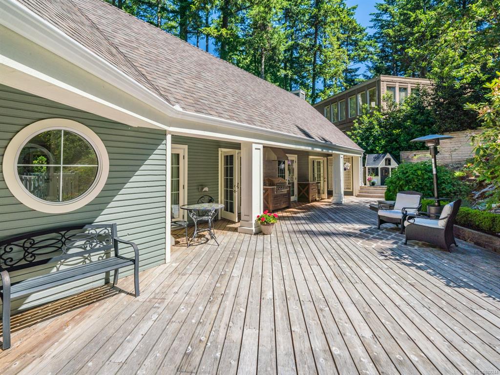 973 Owlwood Place, Saanich, BC, V8X 4T3 - 3