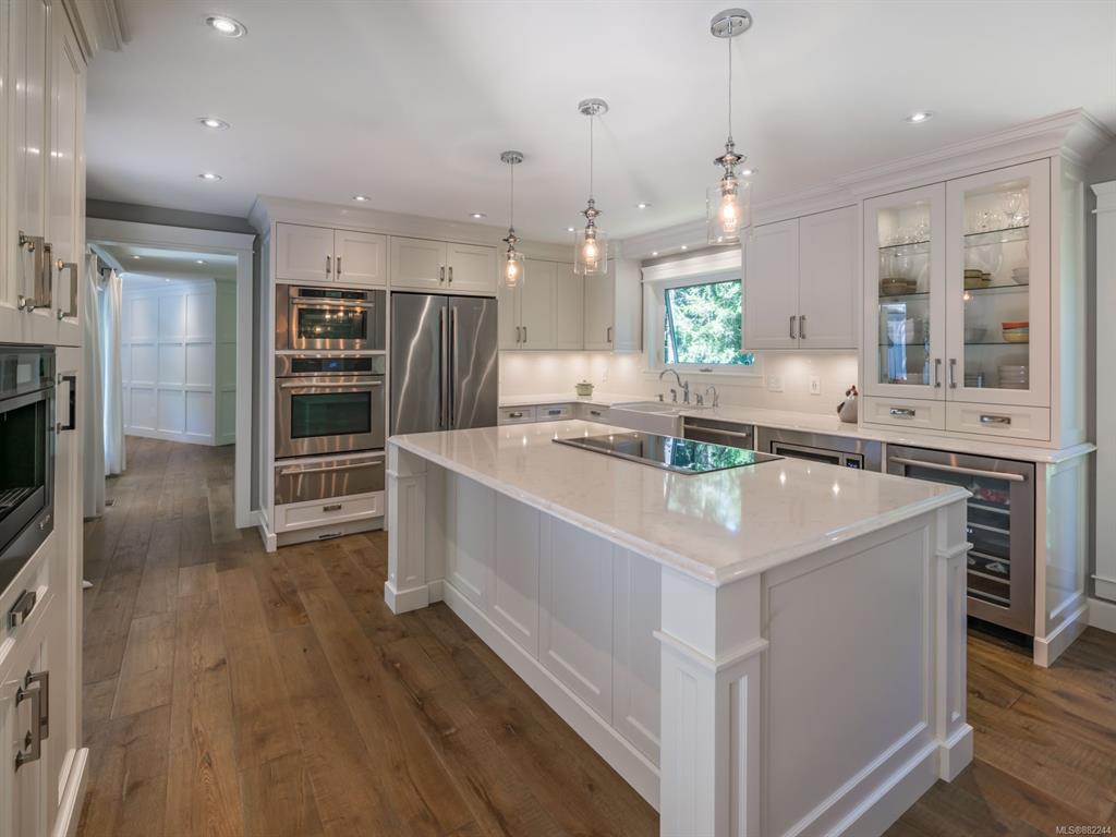 973 Owlwood Place, Saanich, BC, V8X 4T3 - 6