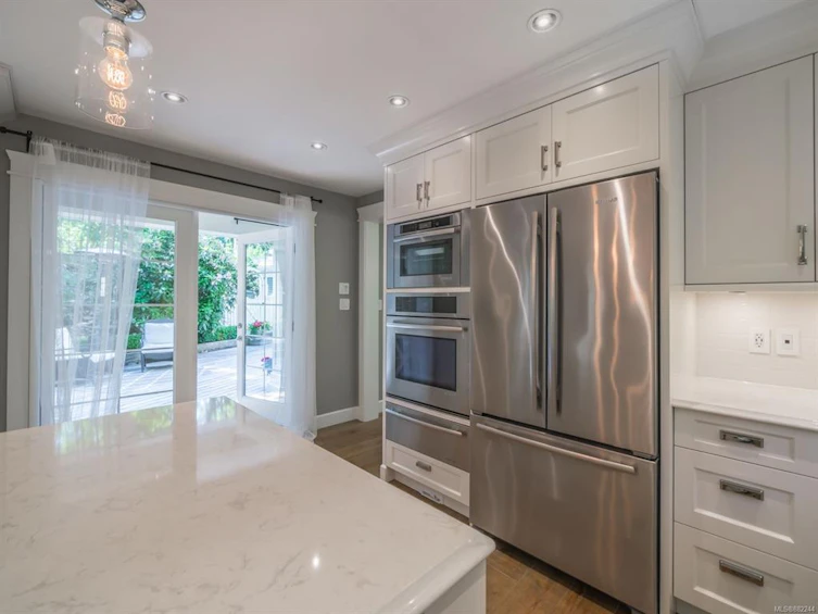 973 Owlwood Place, Saanich, BC, V8X 4T3 - 9