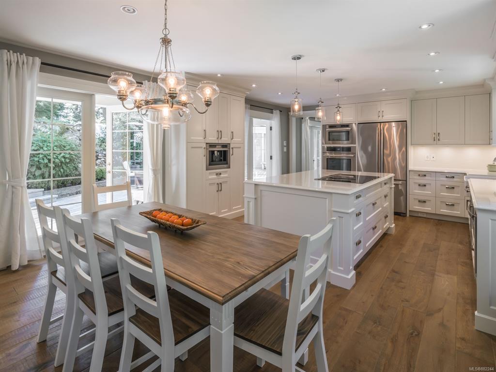 973 Owlwood Place, Saanich, BC, V8X 4T3 - 13