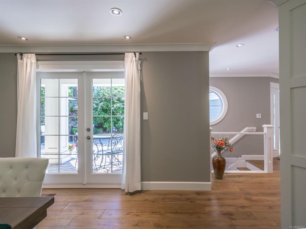 973 Owlwood Place, Saanich, BC, V8X 4T3 - 17