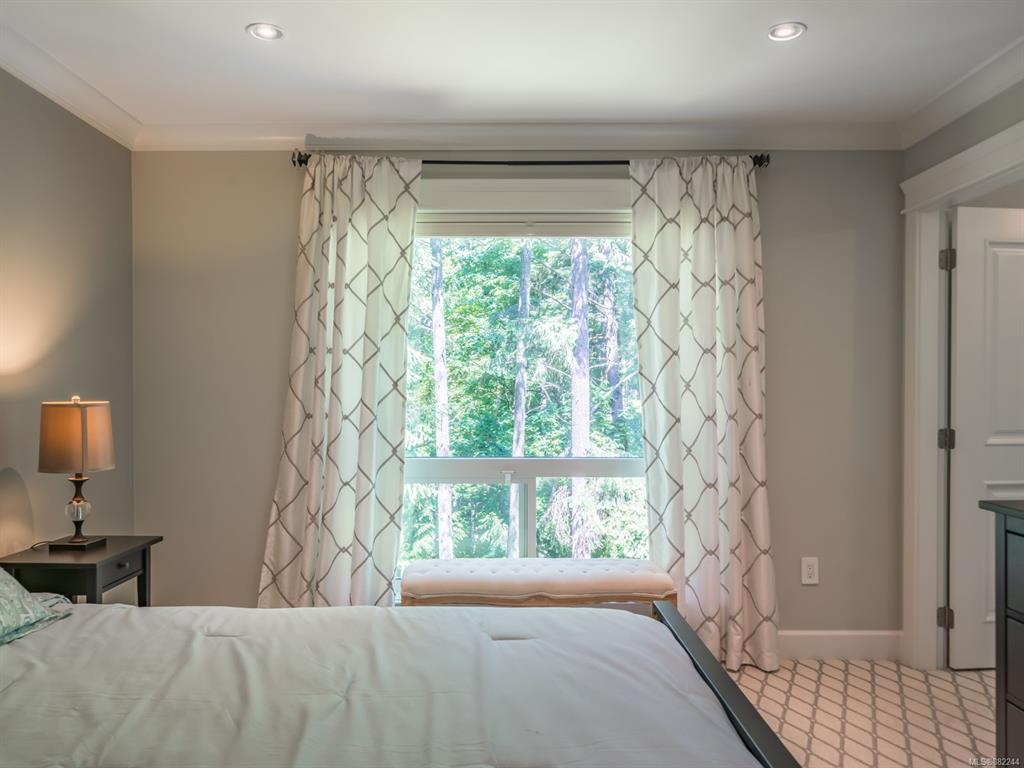 973 Owlwood Place, Saanich, BC, V8X 4T3 - 20