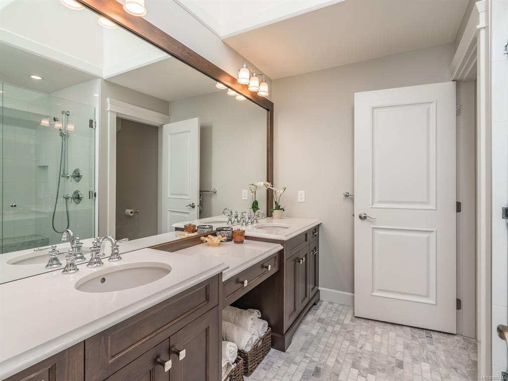 973 Owlwood Place, Saanich, BC, V8X 4T3 - 21
